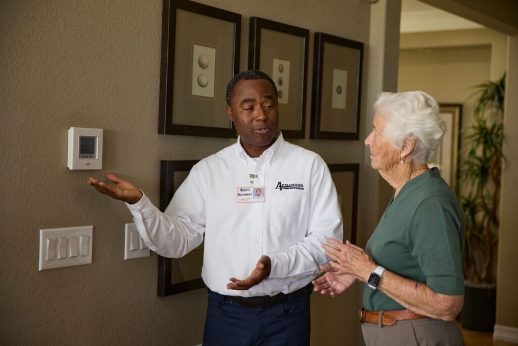 Applewood explaining how to know if your thermostat is bad